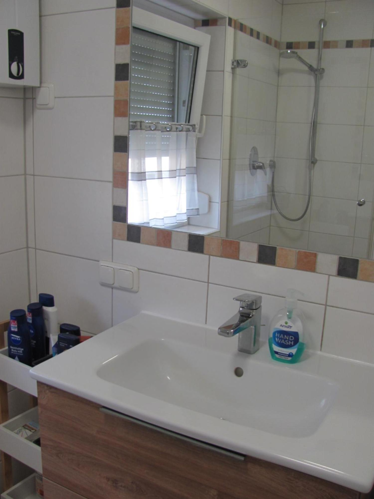 #3 Gemuetliches Ruhiges Zimmer Gartenblick, Gemeinschaftsbad W-Lan Airport Nah Gelegen Mit Late Night Check In Haus Nr 9,5 Trunkelsberg Exterior photo